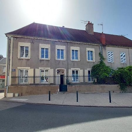 Les Gites Du Chateau Chateaumeillant Экстерьер фото