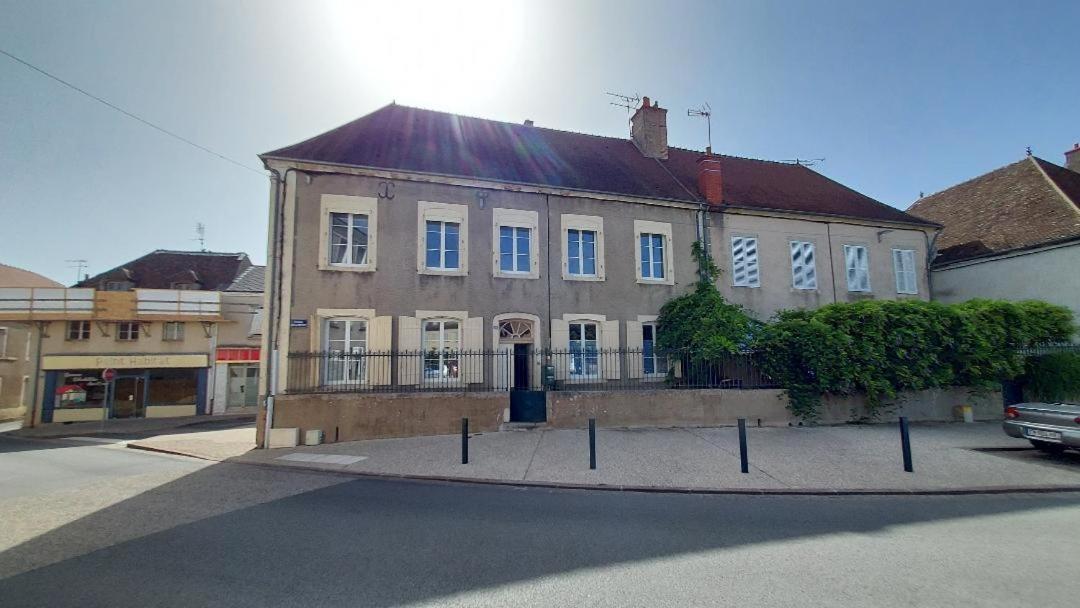 Les Gites Du Chateau Chateaumeillant Экстерьер фото